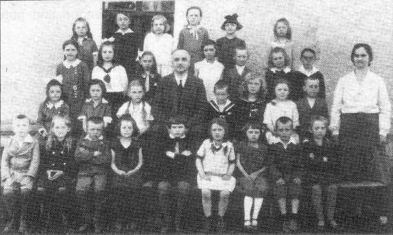 Klassenfoto der Volksschule Krinsdorf 1931/32